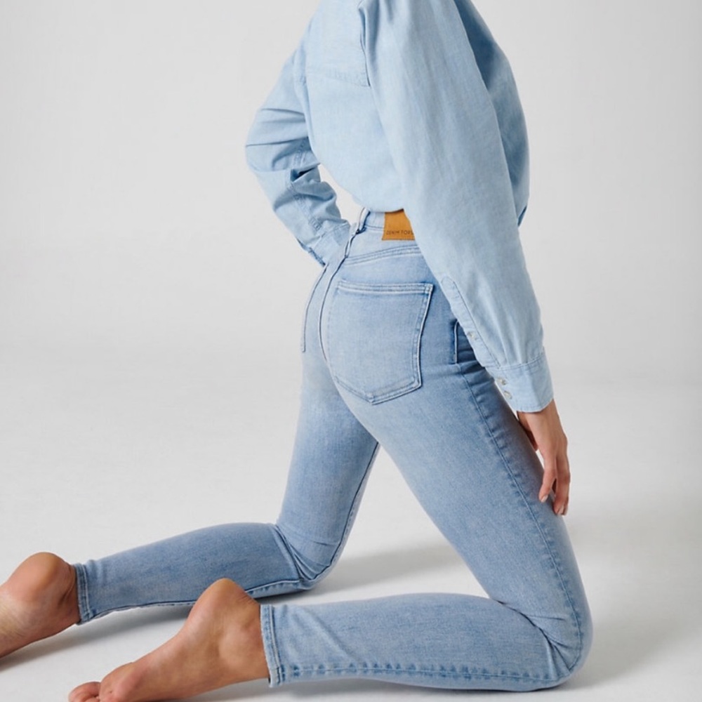 Aritzia Denim Forum Lola High Rise Skinny Jeans